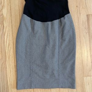 A Pea in the Pod Maternity pencil skirt • size small